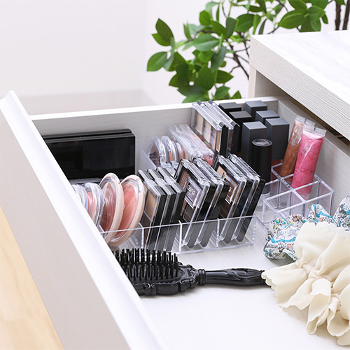 ファンデーション・チーク・アイシャドウ