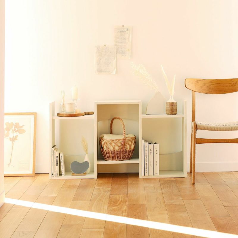 [横置きも可能]横置きの使用も可能。棚の高さの違いを活かしておしゃれに飾ることができます。