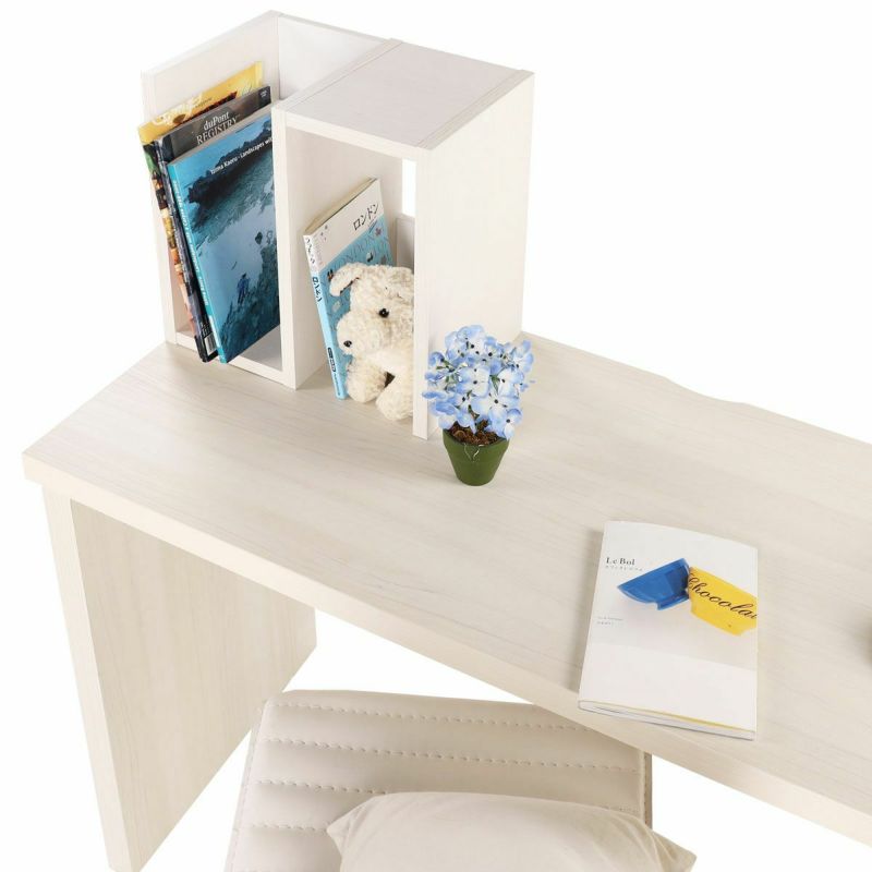 [デスクトップで使用できるサイズ感]デスクトップの上でブックスタンドとしても活躍します。