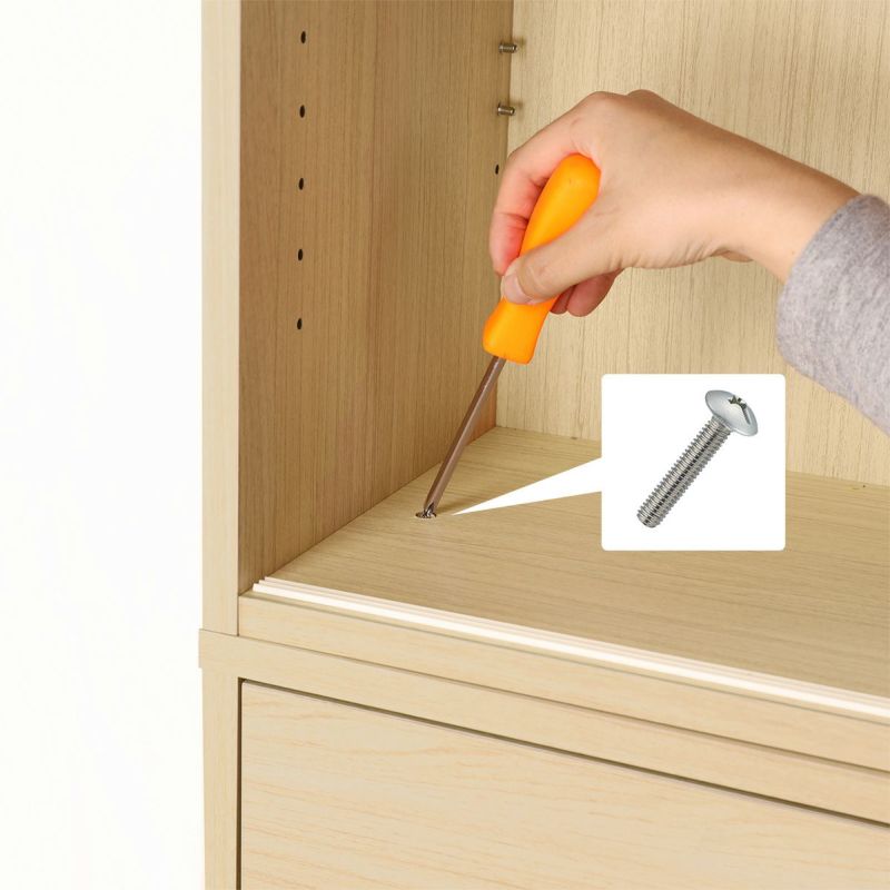 [連結ネジでしっかり固定]上置きに付属している連結金具で簡単にしっかりと連結できます。