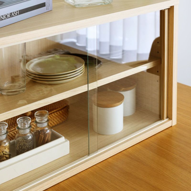 [中が見える透明ガラス]透明ガラスだから、食器をおしゃれにディスプレイしながらきれいに収納することができます。