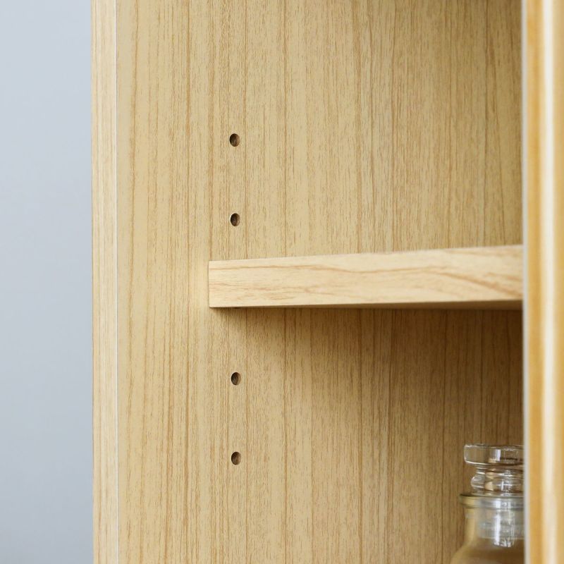 [高さを調節できる移動棚]棚板は3cm間隔で高さを調節できる移動棚。収納したい物に合わせて棚の高さを決めることができます。