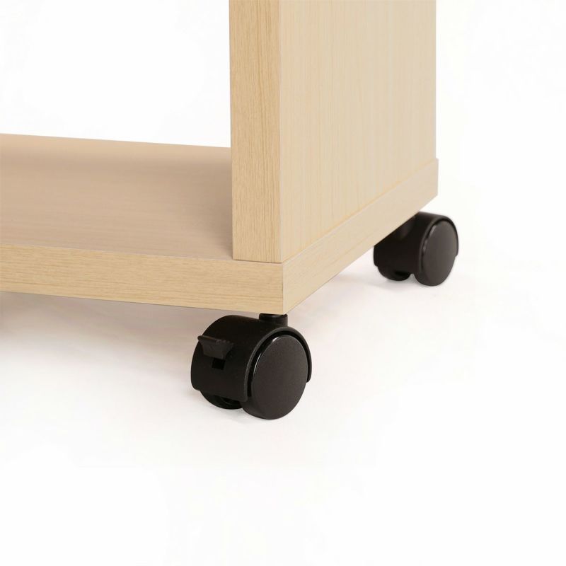 [ストッパー付きキャスター]キャスターが付いているので、お掃除や模様替えのときに簡単に動かせます。そのうち2つはストッパー付きで固定もできます。