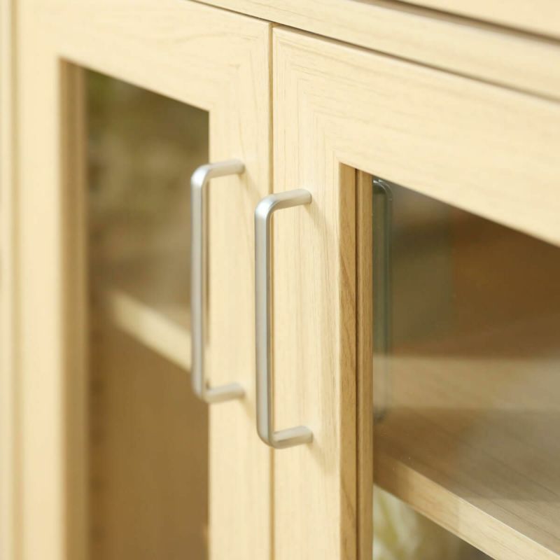 [つかみやすい、シンプルな取っ手]シンプルでつかみやすい取っ手。シルバーが清潔でスタイリッシュな印象を与えます。
