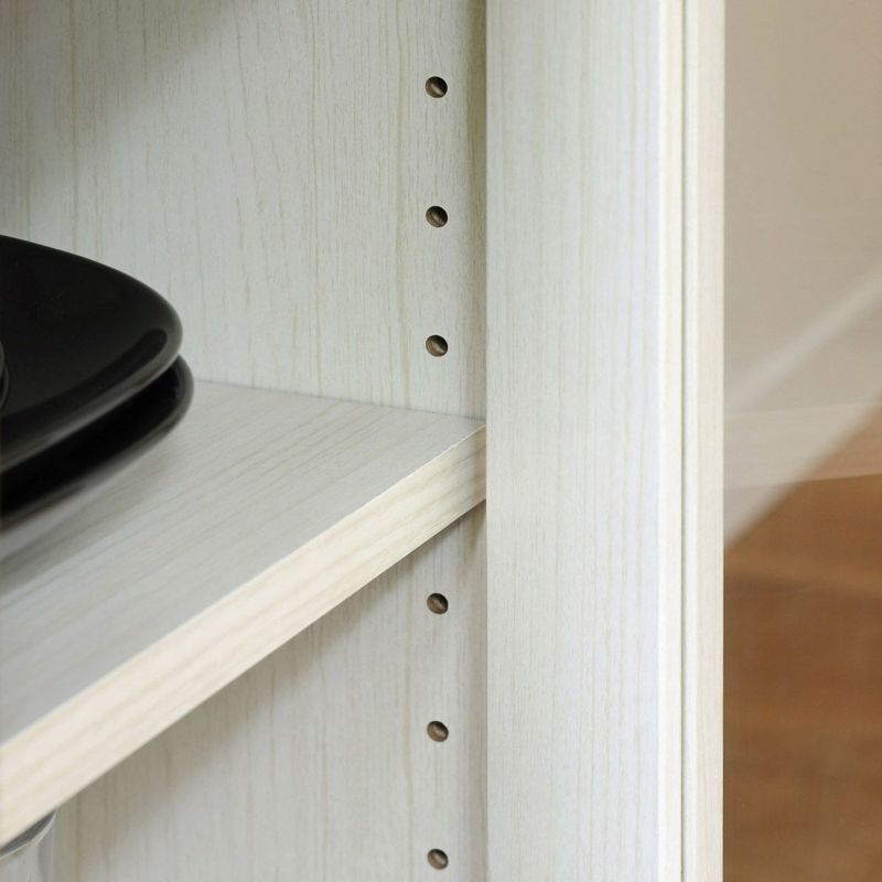 [高さを調節できる移動棚]2枚の棚板は3cm間隔で高さを調節できる移動棚。収納したい物に合わせて棚の高さを決めることができます。※画像はWH色