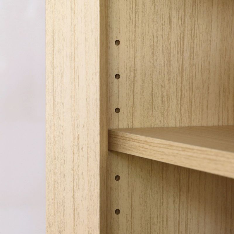 [高さを調節できる移動棚]2枚の棚板は3cm間隔で高さを調節できる移動棚。収納したい物に合わせて棚の高さを決めることができます。