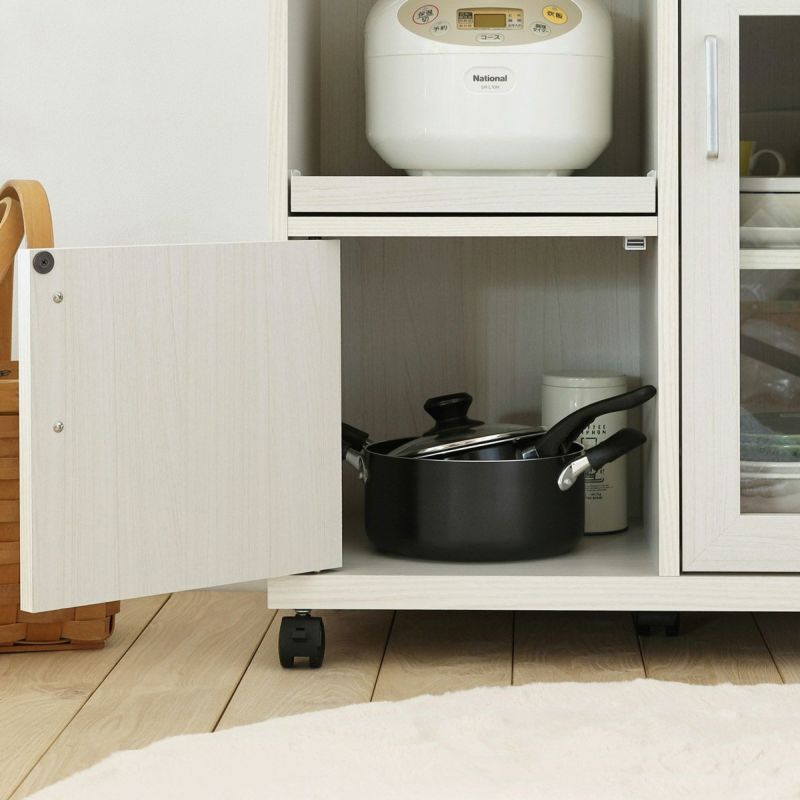 [木製扉で隠す収納]木製の扉は生活感が出やすいキッチン用品を隠して収納できます。※画像はWH色