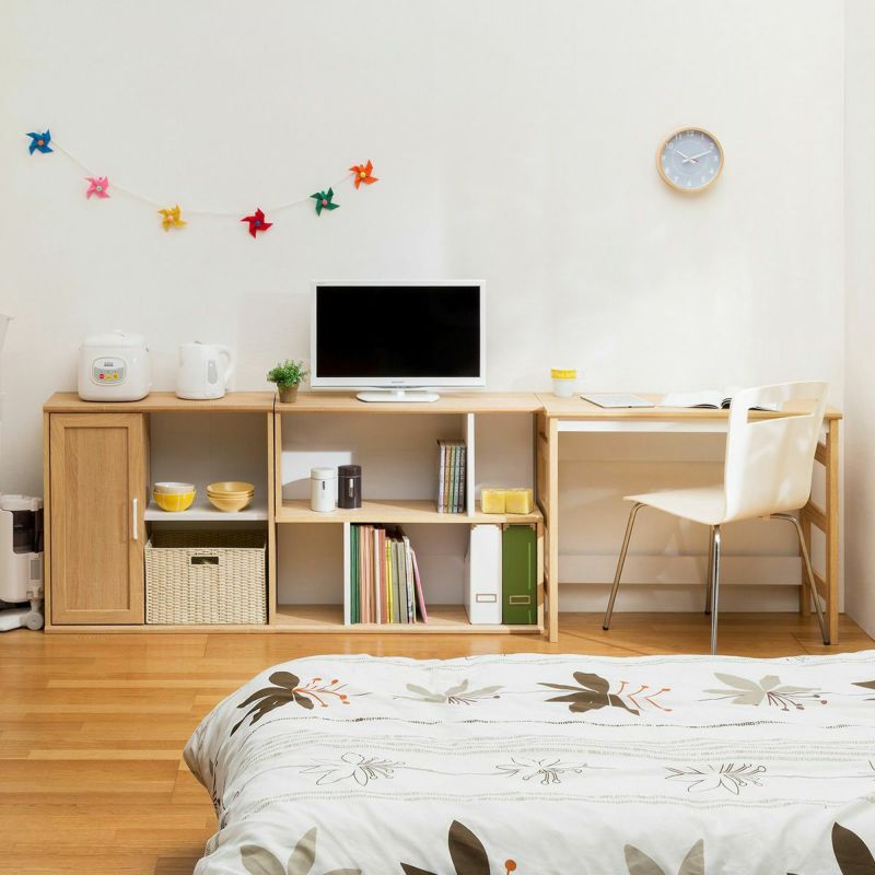 [高さが揃うキャビネットとデスク]ガレンタシリーズは、デスクとキャビネット・ラックの高さがピッタリそろいます。