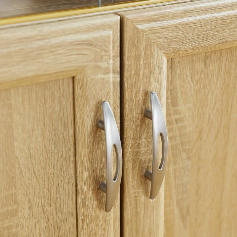 [アーチ形の取っ手]アーチ型のオリジナル形状が個性的な取っ手。サテン仕上げのさりげない光沢がソフトな印象を与えます。※画像はHNB-1255DG