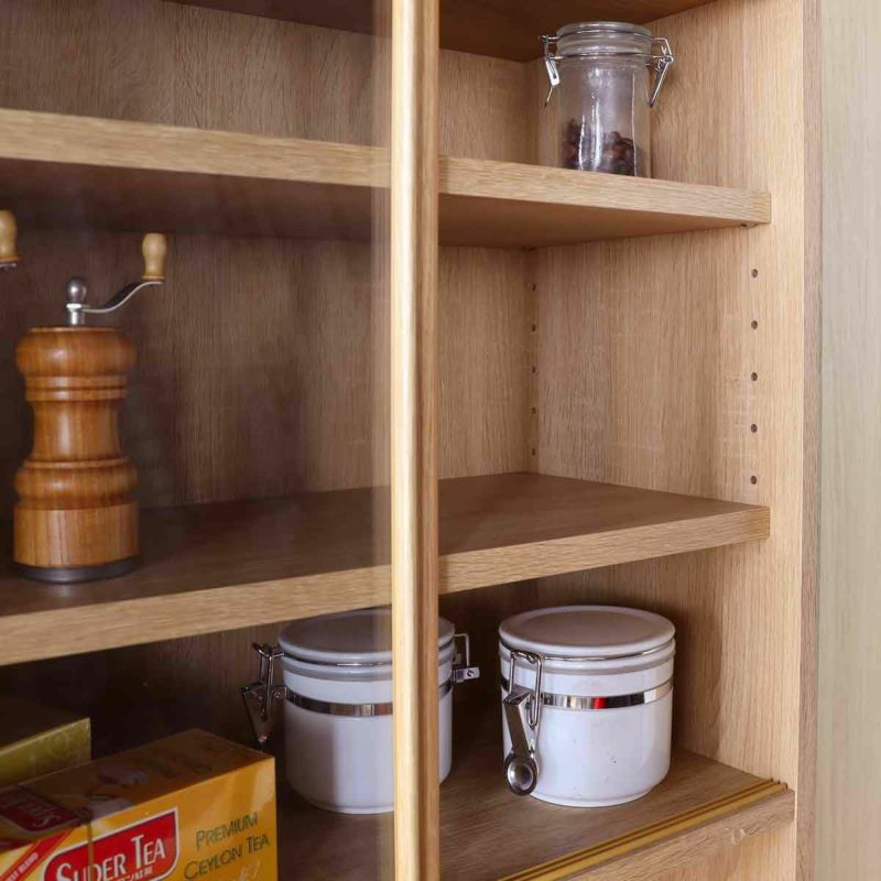 [移動棚]3枚の棚板は可動式。収納物のサイズに合わせて高さを調節できます。