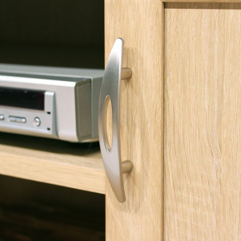 [アーチ形の取っ手]アーチ型のオリジナル形状が個性的な取っ手。サテン仕上げのさりげない光沢がソフトな印象を与えます。