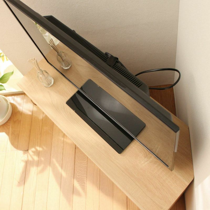 [コーナーカット仕上げ]コーナーカットしてあるからお部屋のコーナーでも使用できます。