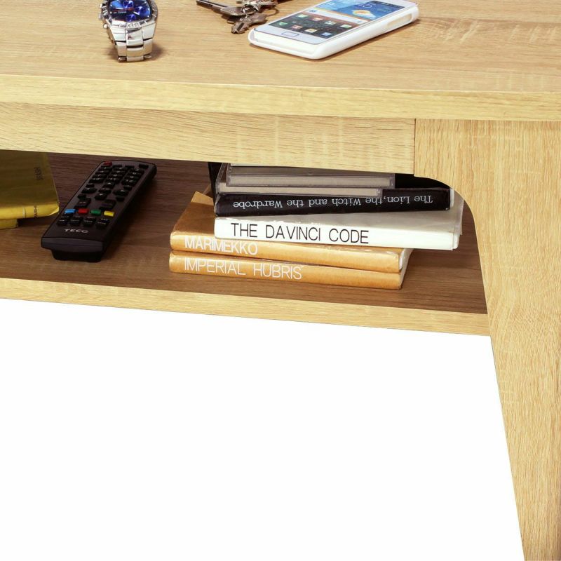 [収納や一時置きに使える中棚付き]リビングでよく使うものを収納したり、一時置きしたりするときに便利な中棚付きです。