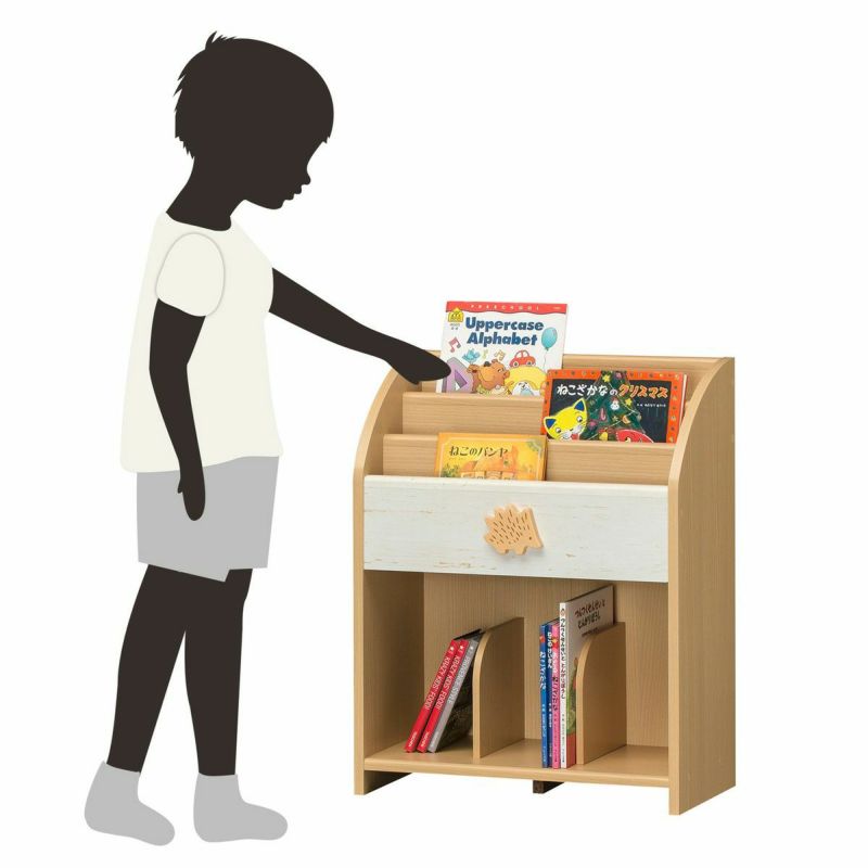 [子供がとりやすい高さ]子供が絵本を取り出せる高さにしました。