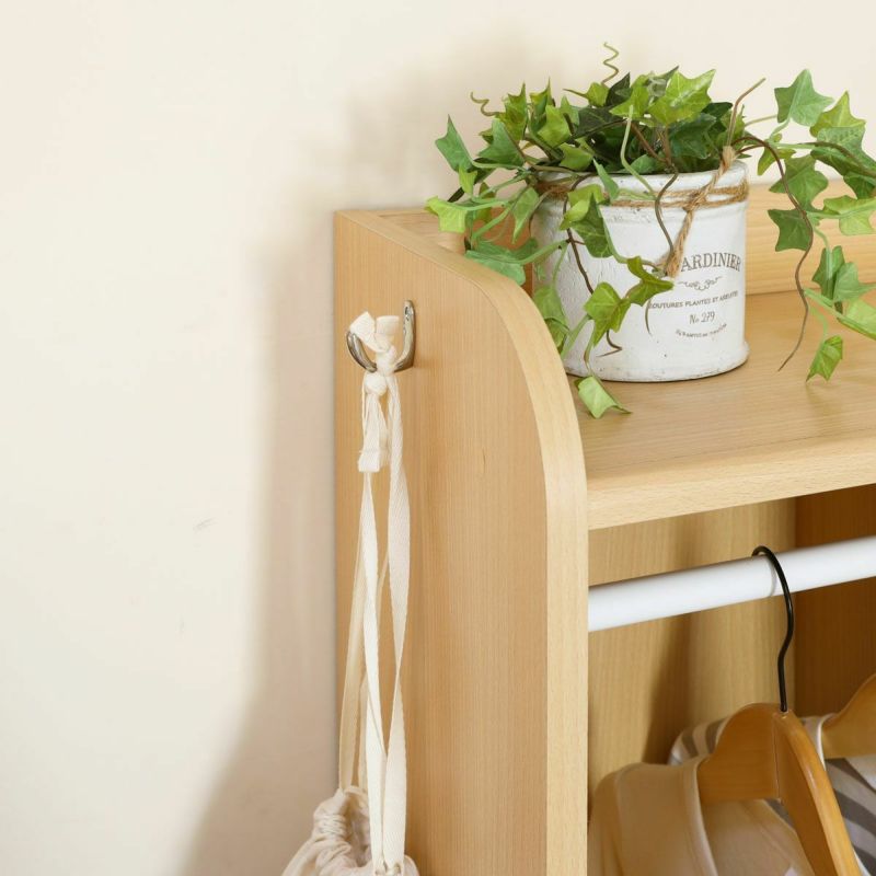 [取りつける場所を選べるフック]2個付属しているフックは、取り付ける場所を左右3か所から選べます。設置場所や掛けるものに合わせてセットできます。