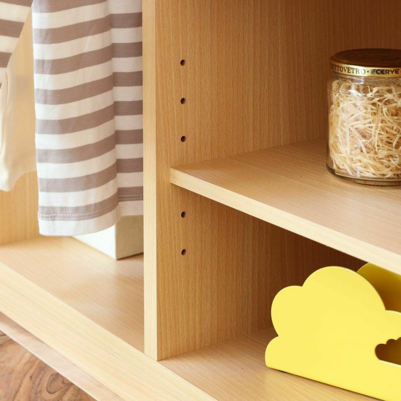 [高さを変えられる移動棚]下部スペースの2枚の棚板は3cm間隔で高さを調節できる可動式。収納したい物に合わせて自分で棚の高さを決めることができます。