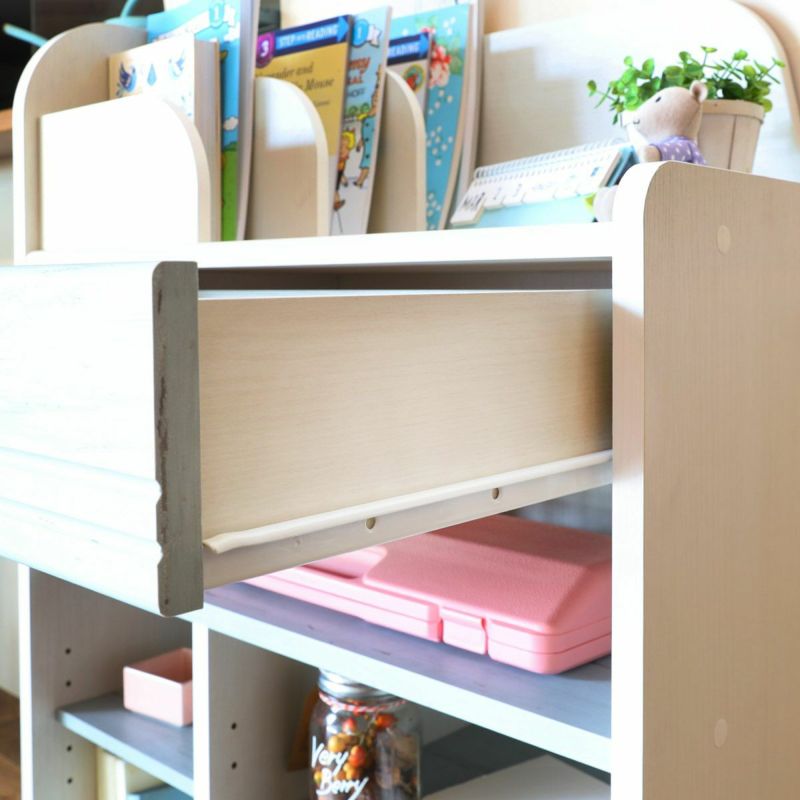 [子供でも開けやすい引き出し]金属製のスライドレールを使った引き出しは、スムーズな開閉。子供でも楽に開け閉めできます。