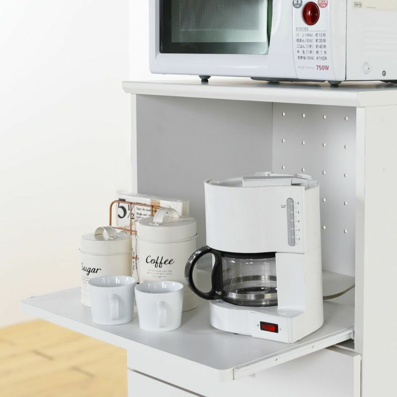 [使いやすいスライド棚]ポットやコーヒーマシンなどを置けるスライド棚付き。