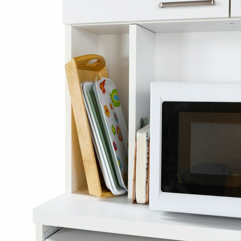 [トレー収納]トレー（お盆）を取り出しやすい位置に立てて収納できます。