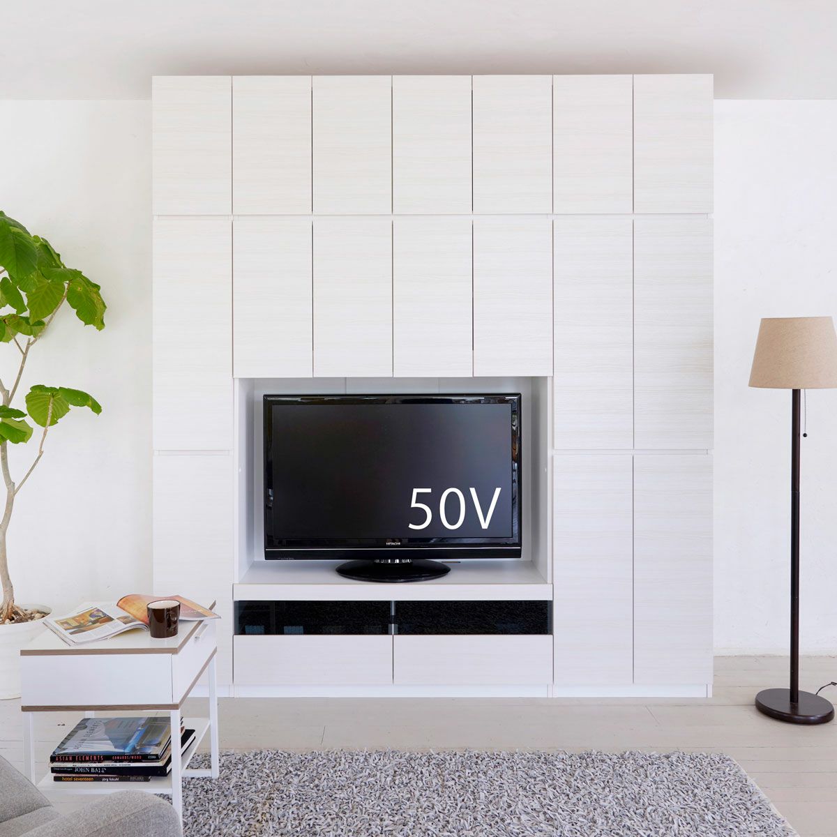 [50V型までのテレビ対応]テレビ用中棚の内寸幅116.5cmで、50V型までのテレビを置くことができます。※お使いのテレビのサイズ・重量を必ずお確かめください