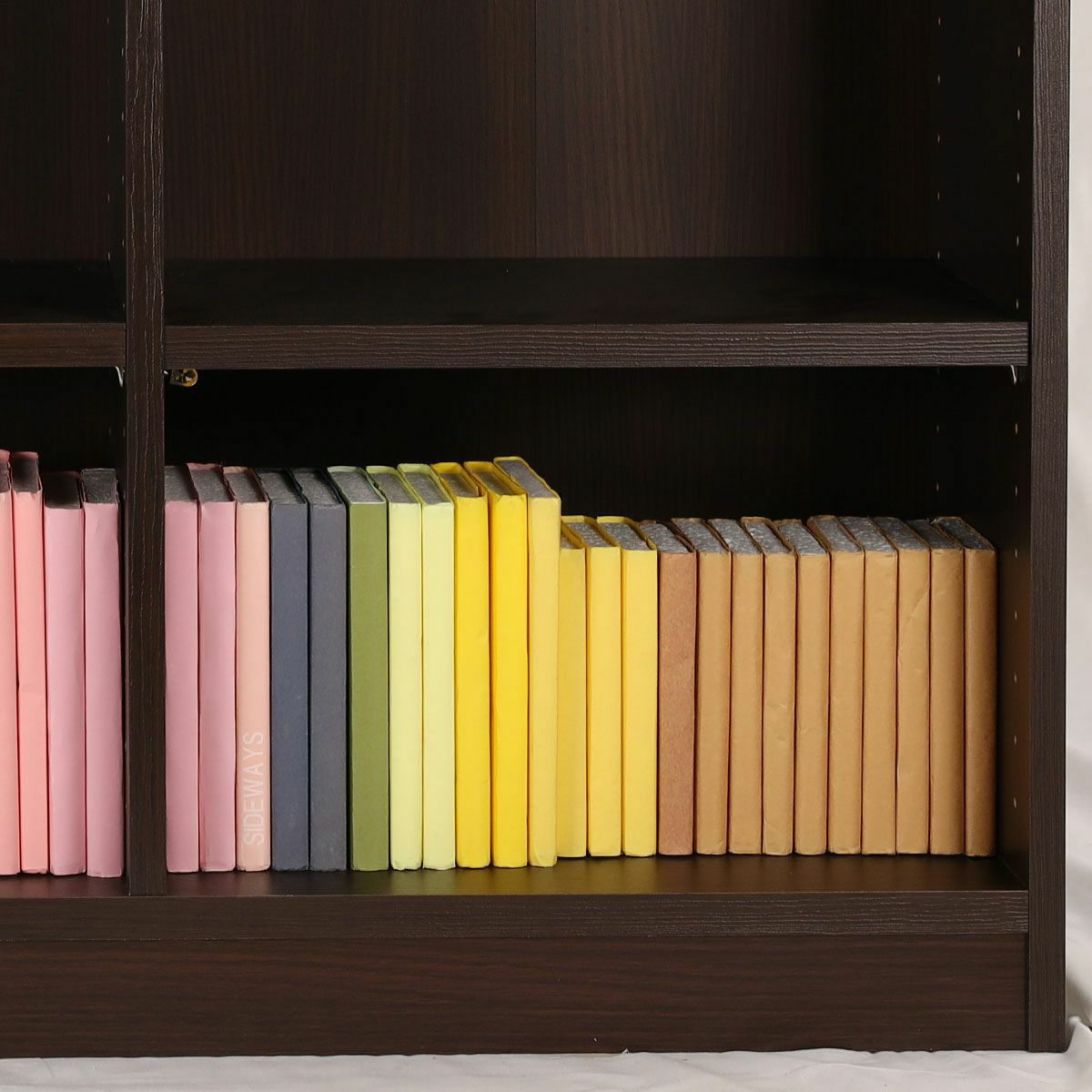 [1段10kgの耐荷重]一枚当たりの移動棚と底板はそれぞれ10kgの耐荷重。たっぷり収納できます。