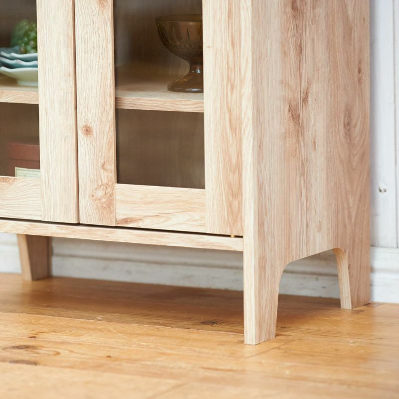 [部屋を広く見せるフット]フットの形状は、細見のスッキリデザイン。床が見えるから、お部屋全体を広く見せます。