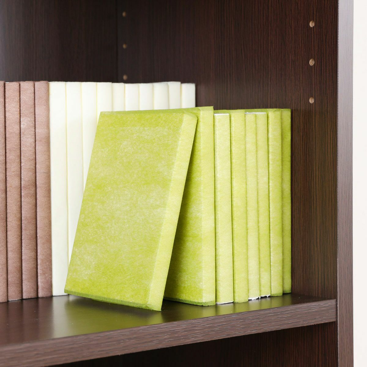 [約29cmの奥行]奥行きは約29cm。コミックや文庫本サイズなら前後に並べて収納ができます。※移動棚耐荷重7kg