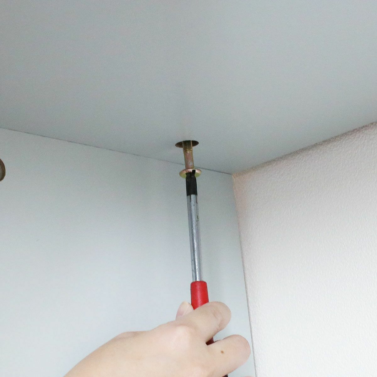 [連結方法]付属のネジを使って、上下をしっかりと固定できます。ネジで留めるから組み替えも簡単です。※画像はMHP-4090R NA