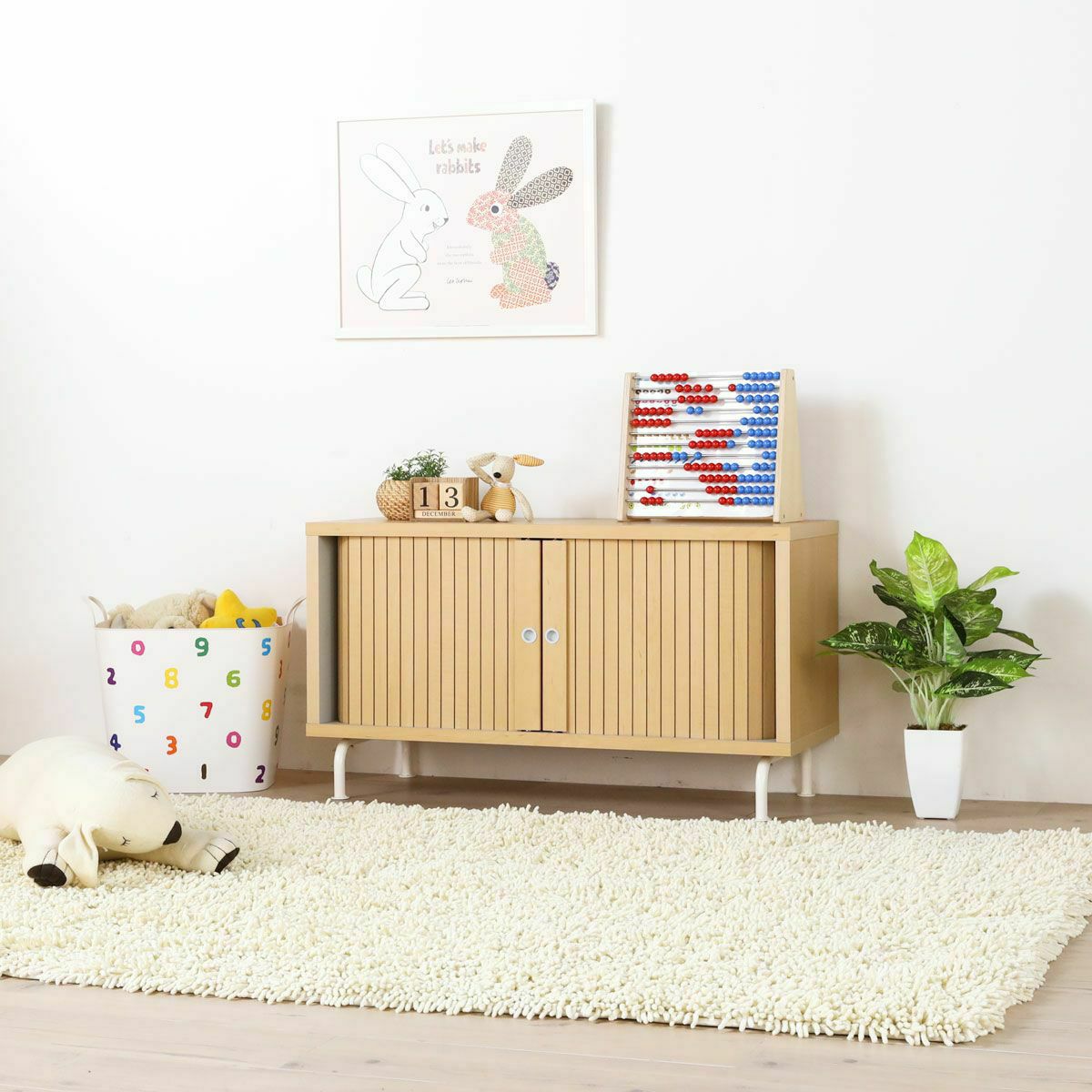 [オプションフットの取り付け可]オプションフット（別売）を取り付けて使うことができます。足元に空間ができて違った雰囲気を楽しめます。ロボット式掃除機が入る高さなので、お掃除も楽々です。