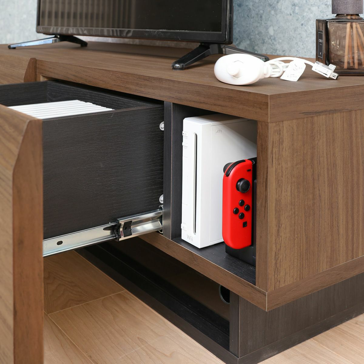 [フルスライドレール]引き出しは奥のものも簡単に取り出すことができるフルスライドレールです。