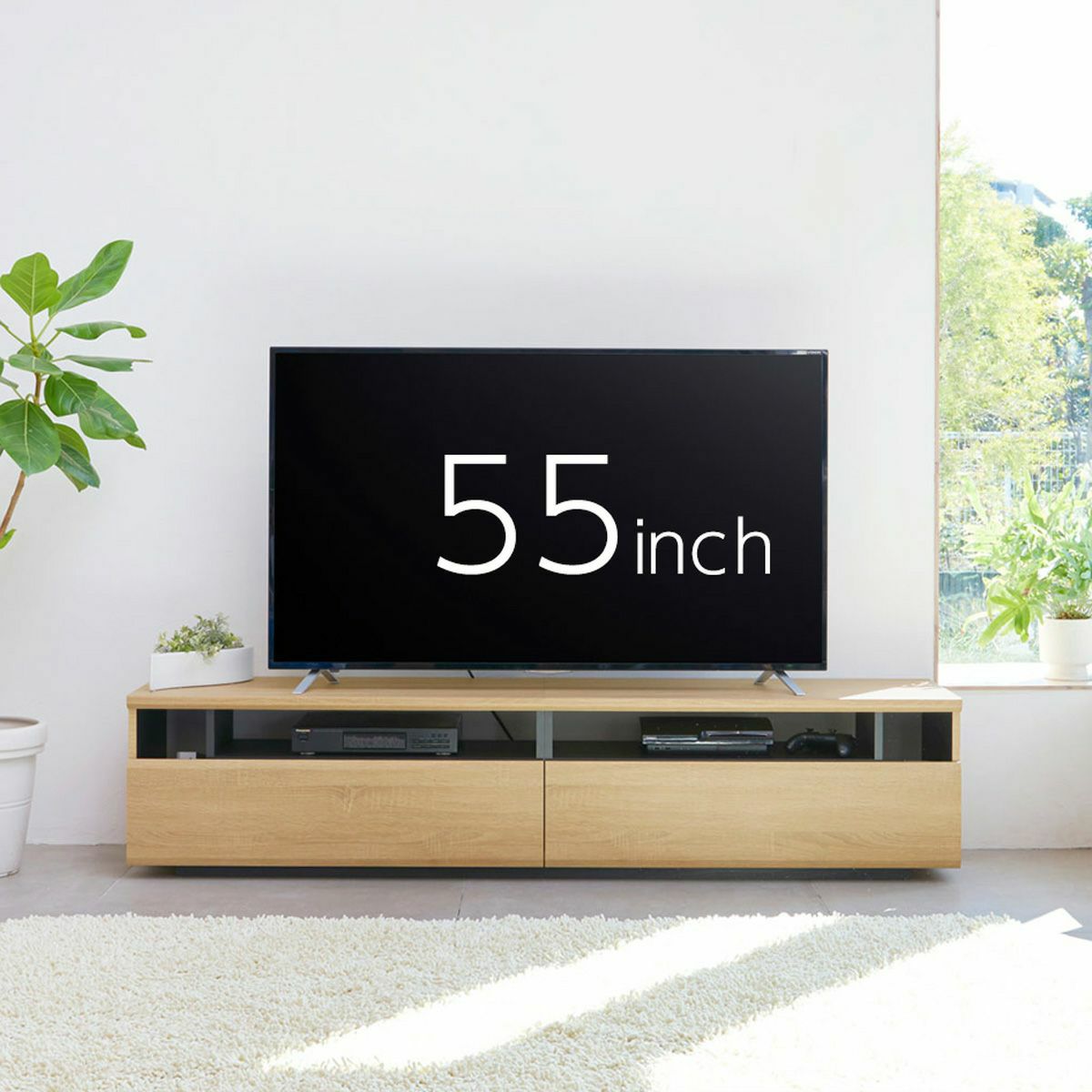 [最適なテレビサイズ]大型テレビに対応する幅約180cmで、75V型までのテレビが置けます。