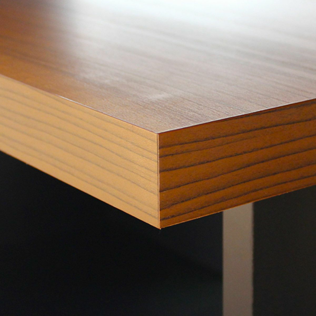 [美しい木目のシート]木質感の高い木目シートを使用しています。リッチで落ち着いた印象を与えます。