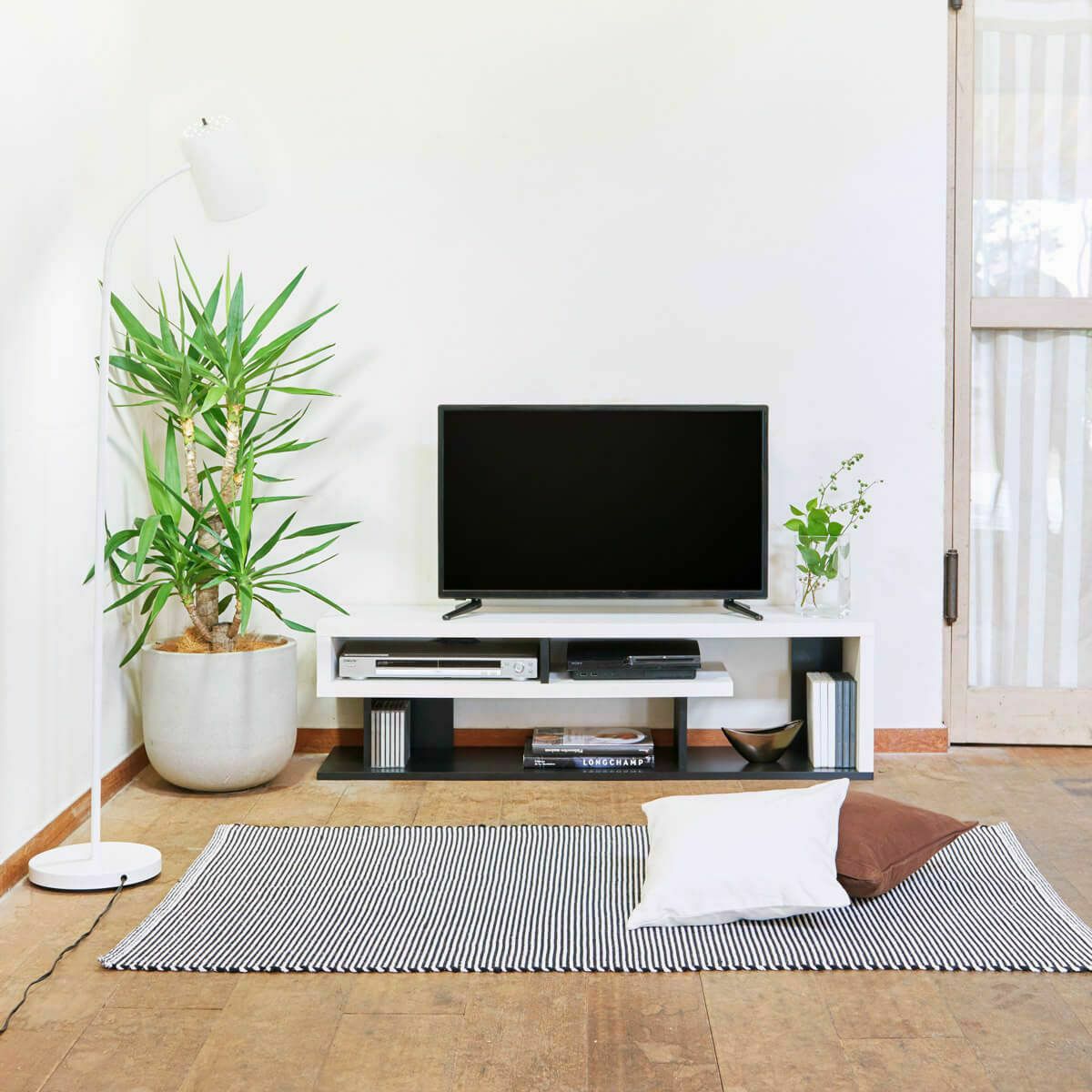 テレビ台 幅121cm 高さ35cm ホワイト 白 ブラック 黒 50V型対応 TVボード