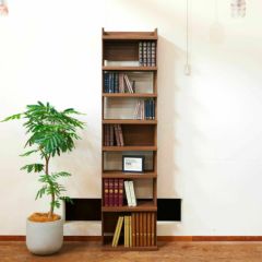 [コーヒー香る書店にいるような居心地]厚い棚板が力強く存在感を放つ高さ2mの大型オープンラック。造り付けの棚のような大容量収納をつくることができます。