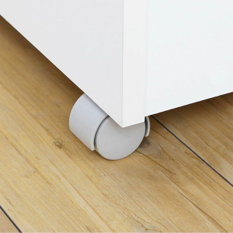 [スムーズに引き出せるキャスター]キャスター付きなので、ペットボトルを詰めて重くなっても軽く引き出すことができます。