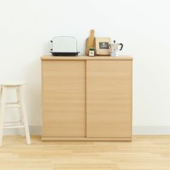 [家族の"笑顔"と"憩い"のダイニング]カウンター下のデッドスペースを収納に変えるカウンター下収納。小物が散らかりがちなダイニングをすっきり片付けて、家族みんなが笑顔でくつろげる場所をつくります。