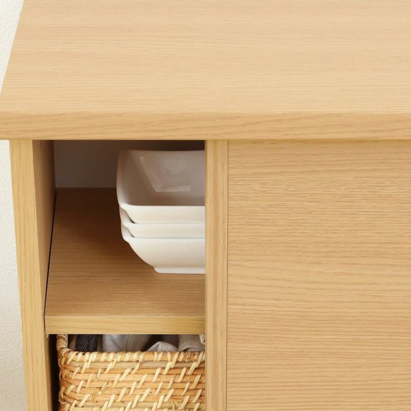 [ワンポイントの取っ手]カウンター下にピタッと収まる無駄のないすっきりとした本体のデザインに、スタイリッシュな取っ手がシンプルさを引き立てます。