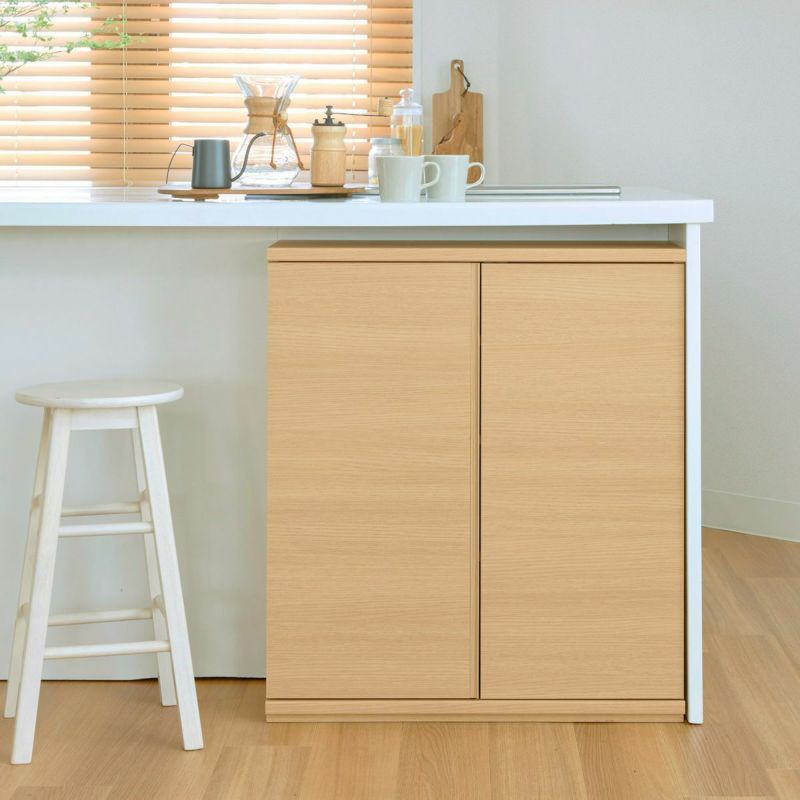 [家族の"笑顔"と"憩い"のダイニング]カウンター下のデッドスペースを収納に変えるカウンター下収納。小物が散らかりがちなダイニングをすっきり片付けて、家族みんなが笑顔でくつろげる場所をつくります。