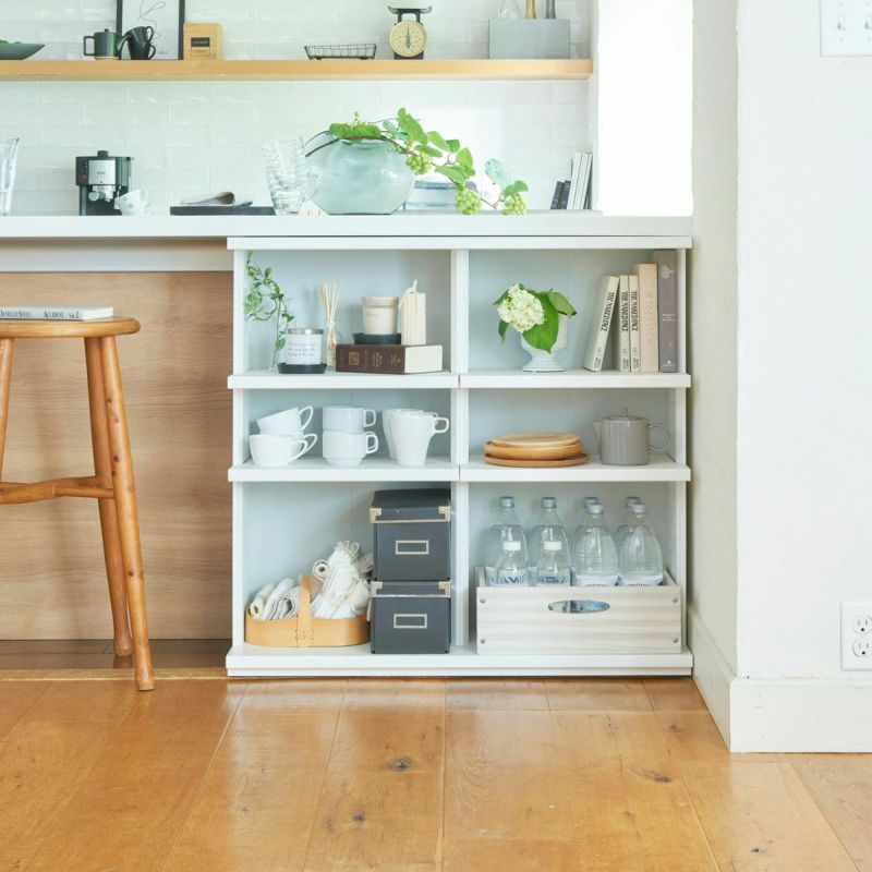 [家族の"笑顔"と"憩い"のダイニング]カウンター下のデッドスペースを収納に変えるカウンター下収納。小物が散らかりがちなダイニングをすっきり片付けて、家族みんなが笑顔でくつろげる場所をつくります。