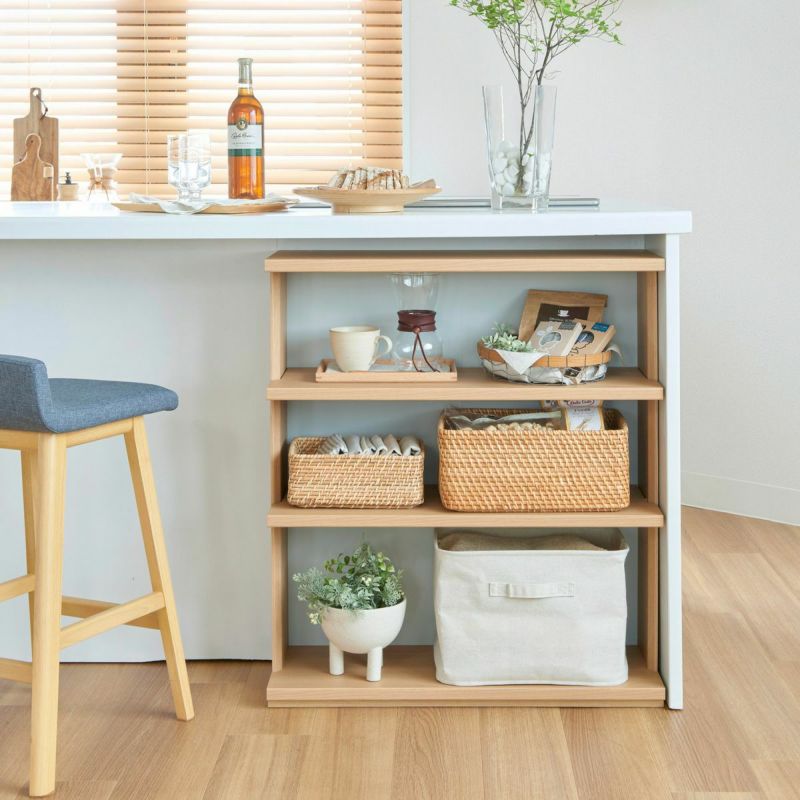 [家族の"笑顔"と"憩い"のダイニング]カウンター下のデッドスペースを収納に変えるカウンター下収納。小物が散らかりがちなダイニングをすっきり片付けて、家族みんなが笑顔でくつろげる場所をつくります。