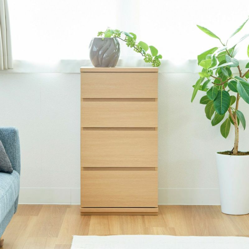 [家族の"笑顔"と"憩い"のダイニング]カウンター下のデッドスペースを収納に変えるカウンター下収納。小物が散らかりがちなダイニングをすっきり片付けて、家族みんなが笑顔でくつろげる場所をつくります。