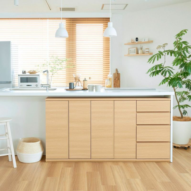 [カウンター下にぴったり収まる]引き戸や開き戸と組み合わせて、カウンター下にぴったりの幅を選ぶことができるユニット収納です。