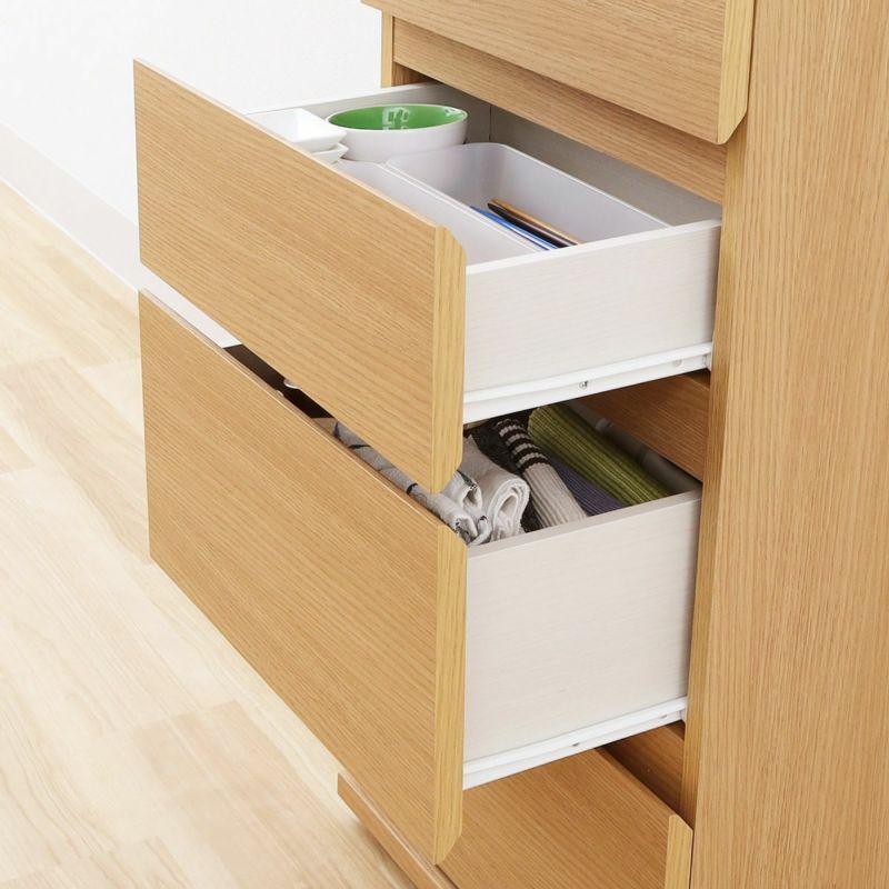 [引き出しの深さは2種類]引き出しの深さは上から1・2段目が6cm、3・4段目が12.2cm。2種類の深さがあるから、収納物のサイズに合わせてしまう場所を選ぶことができます。