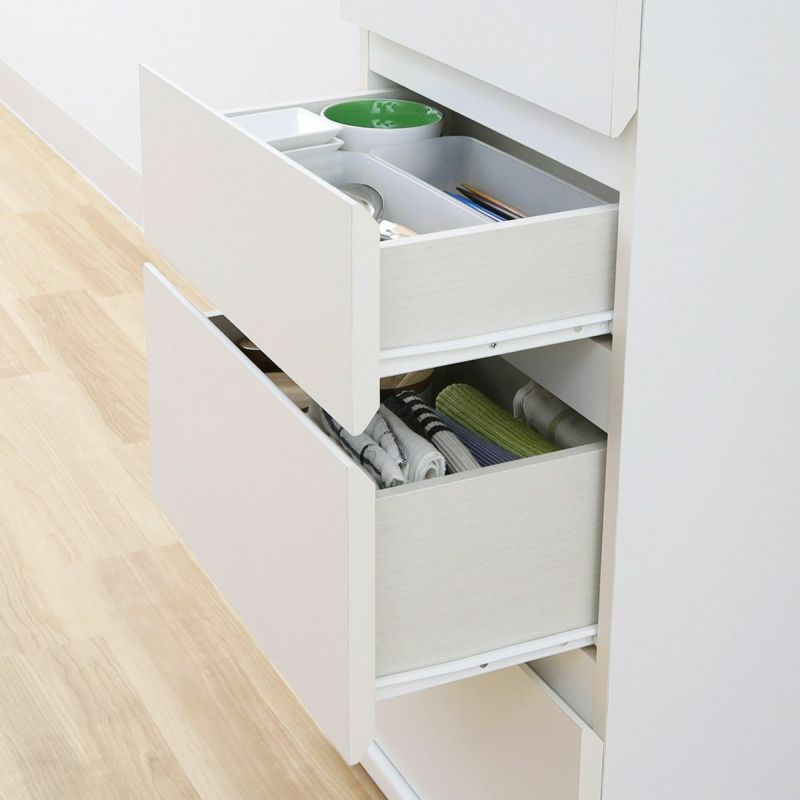 [引き出しの深さは2種類]引き出しの深さは上から1・2段目が6cm、3・4段目が12.2cm。2種類の深さがあるから、収納物のサイズに合わせてしまう場所を選ぶことができます。