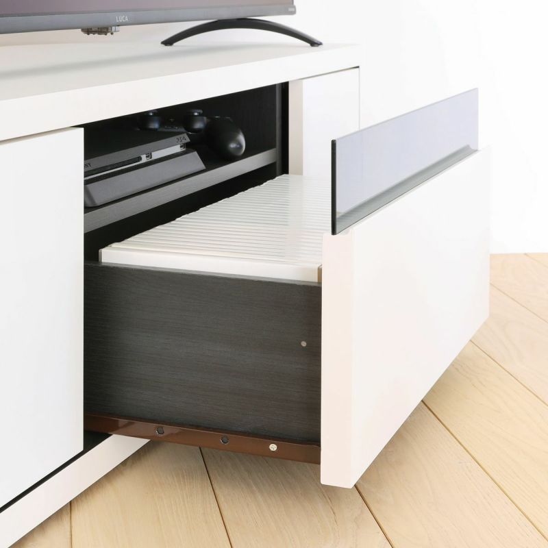 [開閉が滑らかな引き出し]開閉が滑らかな金属レールの引き出し。耐久性にも優れています。