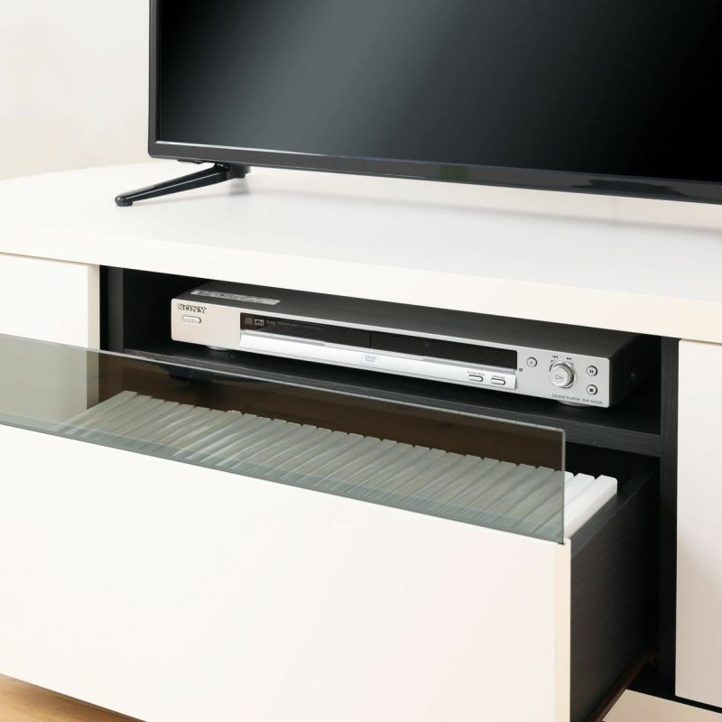 [AV機器の収納]DVDレコーダーや横置きゲーム機は、引き出し上の棚部分に収納できます。※画像はWH色