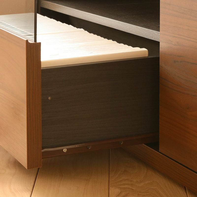 [開閉が滑らかな引き出し]開閉が滑らかな金属レールの引き出し。耐久性にも優れています。