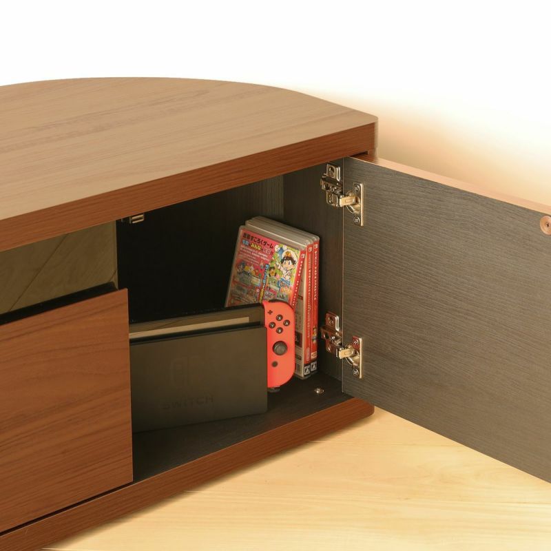 [縦置きゲーム機などの収納]扉内にはSwitchやWiiなどの縦置きゲーム機やWi-Fiルーターを収納できます。※画像はROC-3513DHDK