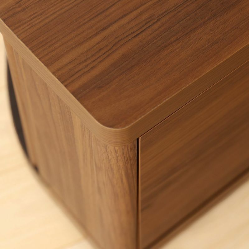 [丸みのあるデザイン]背面だけでなく、前面の角も丸みをもたせたデザインで柔らかさと優しさを感じられます。