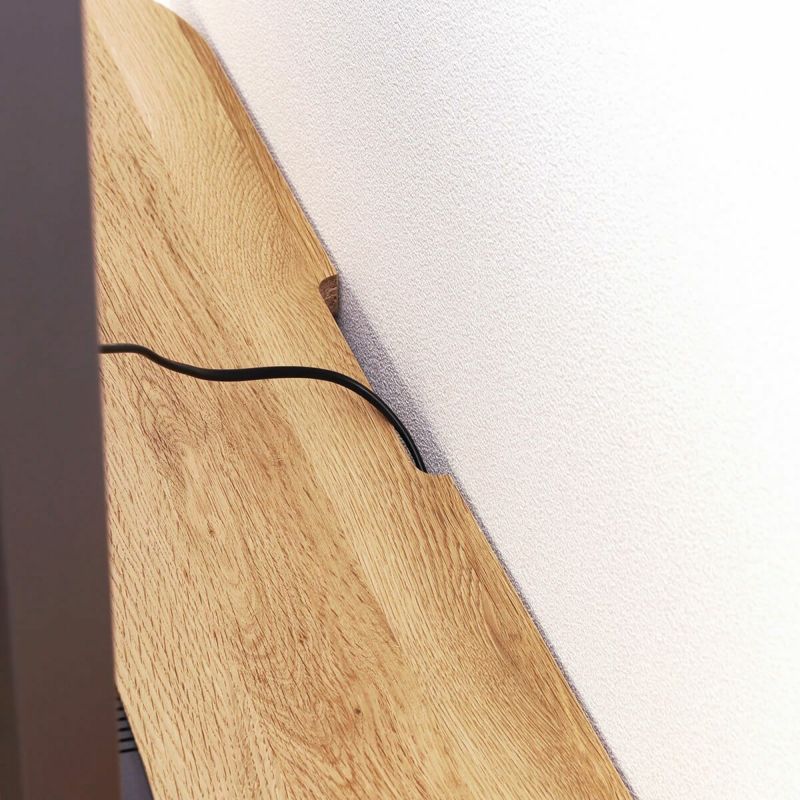 [テレビなどの配線用加工]天板には配線を通す加工があるので、テレビなどの配線を後ろに通してすっきりまとめることができます。